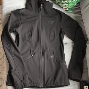 North face windwall shell jacket in size XS
